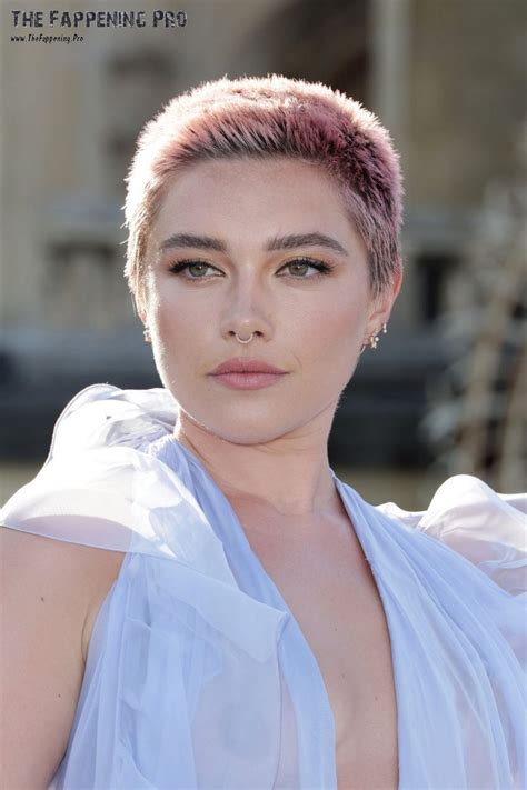 florence.pugh tits